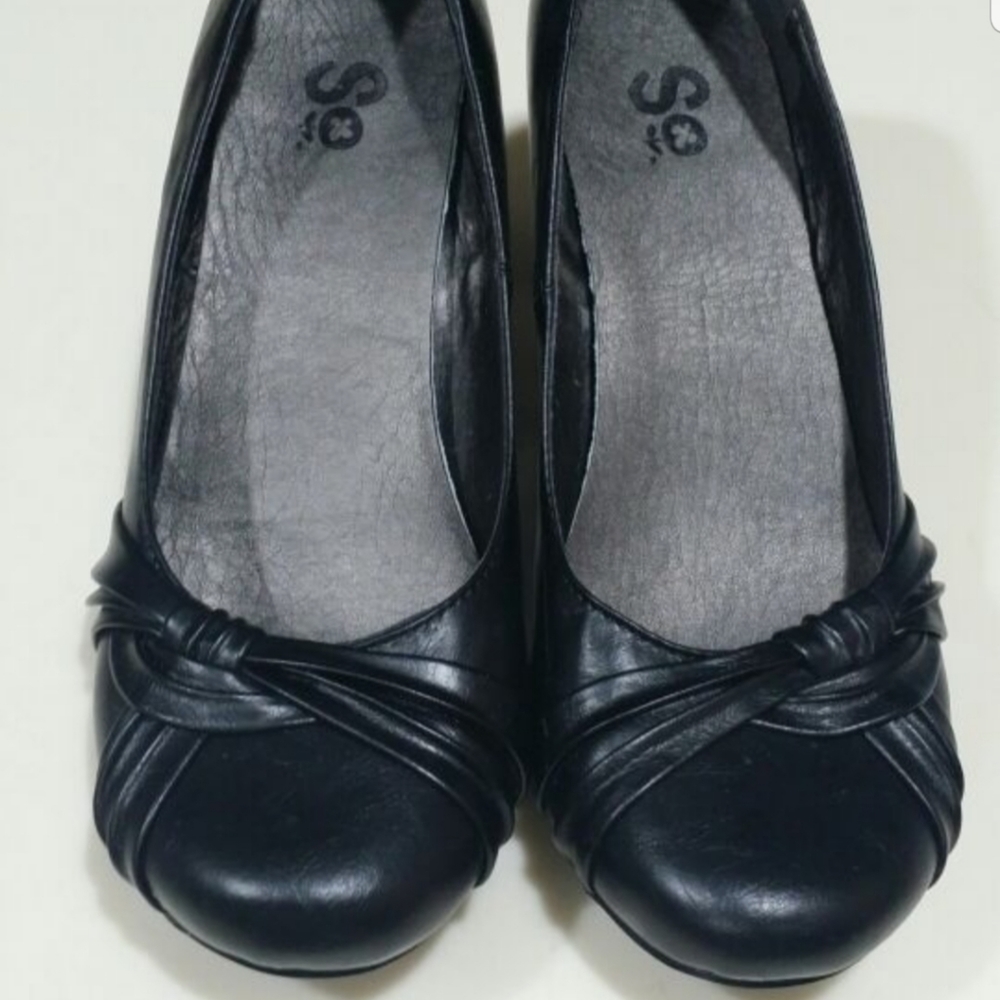 Black Pumps